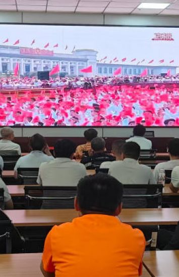 凯达煤矿组织员工旁观九三阅兵式